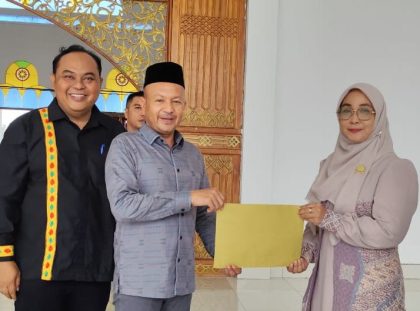 istri-dari-Sekretaris-Daerah-Sekda-Aceh-Jaya